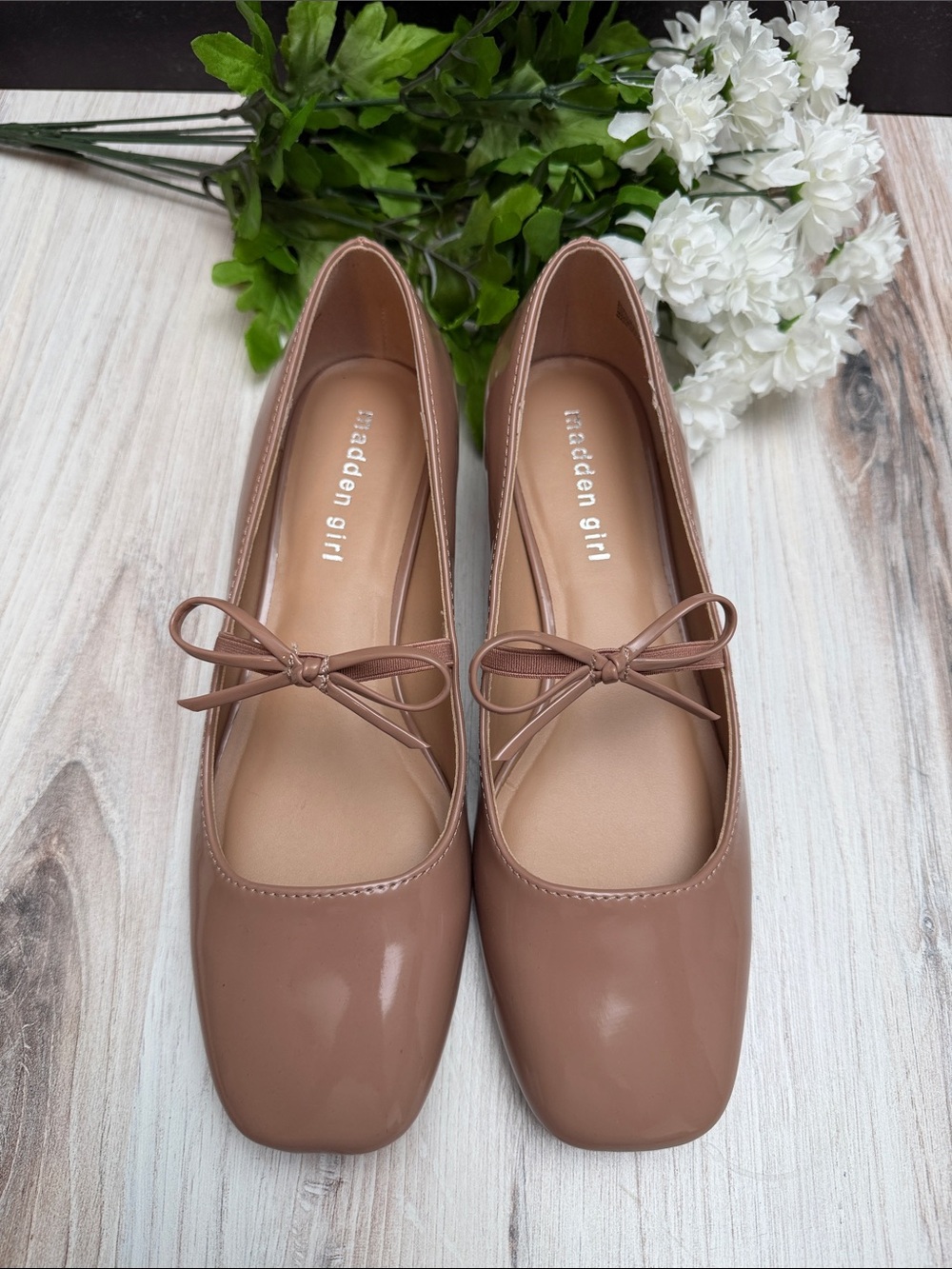 STEVE MADDEN Egret Mary Jane heels size 8